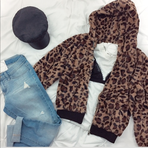 ❗️One Left❗️NWT Leopard Bomber Sweater - Picture 3 of 8